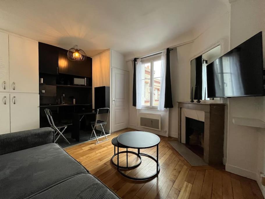 Central Typical Parisian Studio Exterior photo
